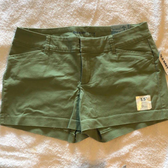 Old Navy womens shorts. New with tag - Picture 1 of 4